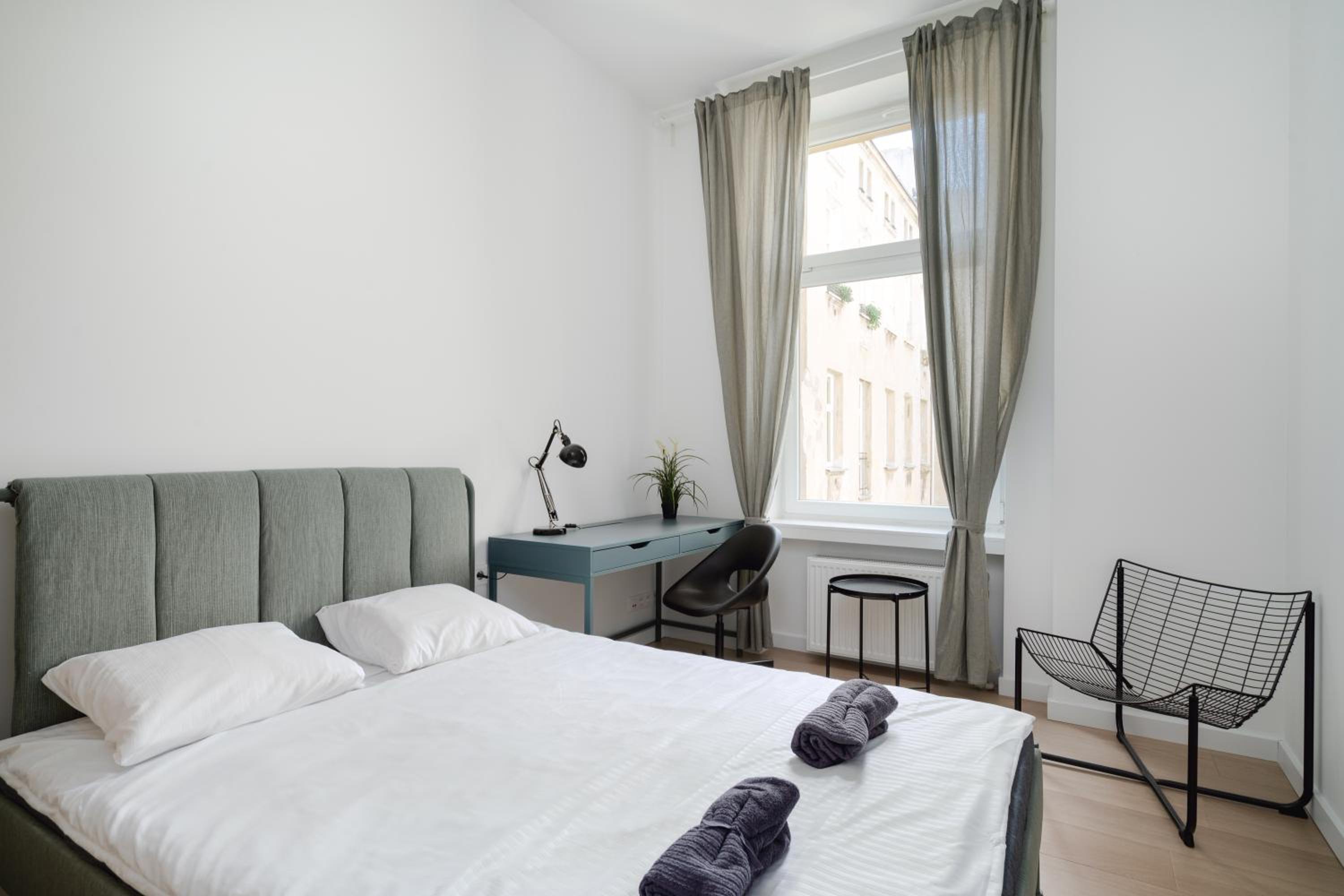 Central Apartments Lodz - 13 People - 3 Bedroom Apartment - City Center -GN56