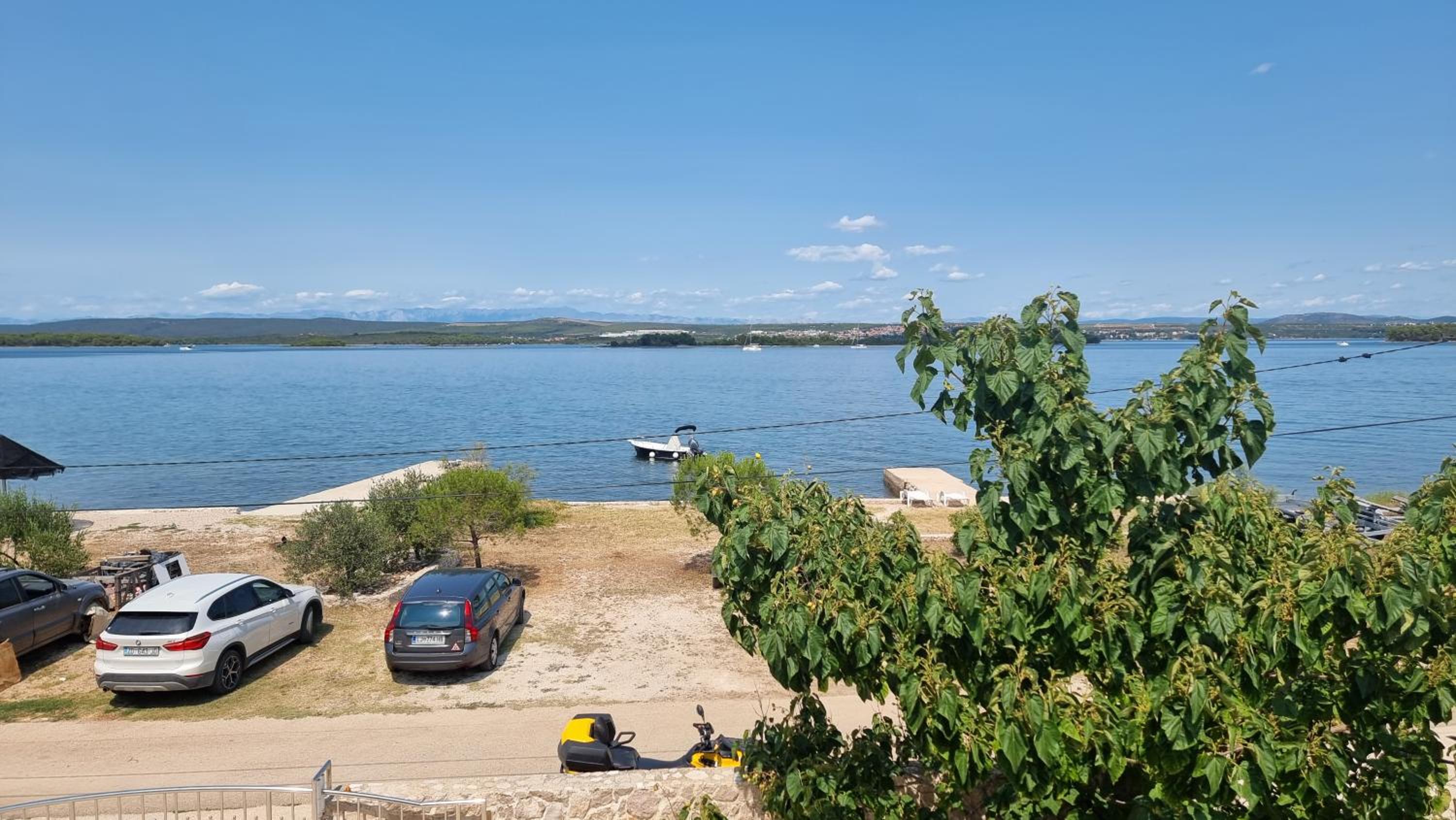 Apartment Lana en Pašman — parking