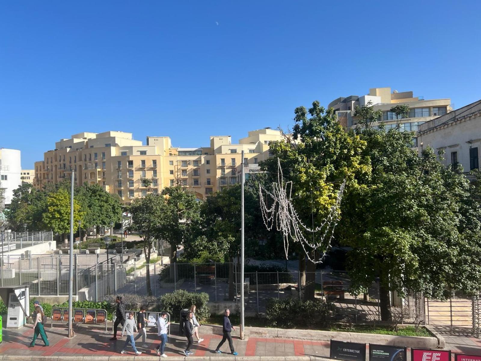 Central Apartment in St Julians photo 2