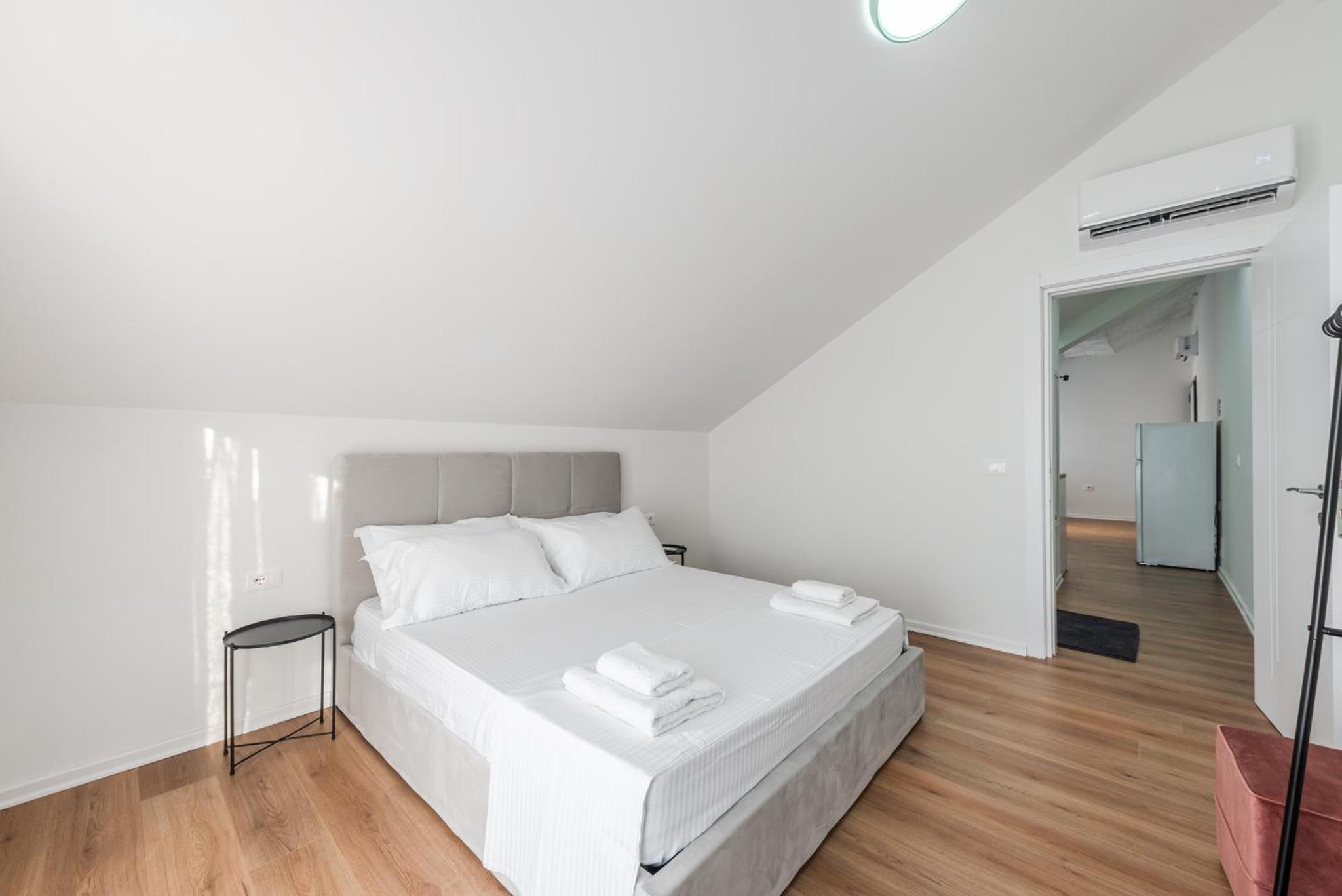 8th Floor Apartments, Golem