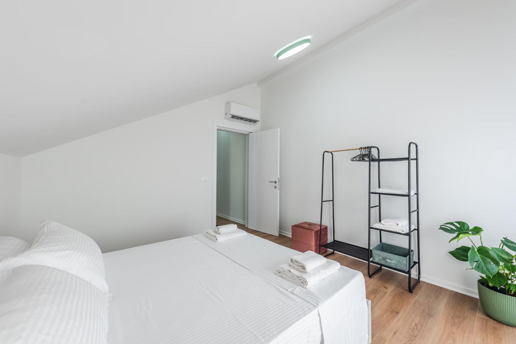 8th Floor Apartments, Golem