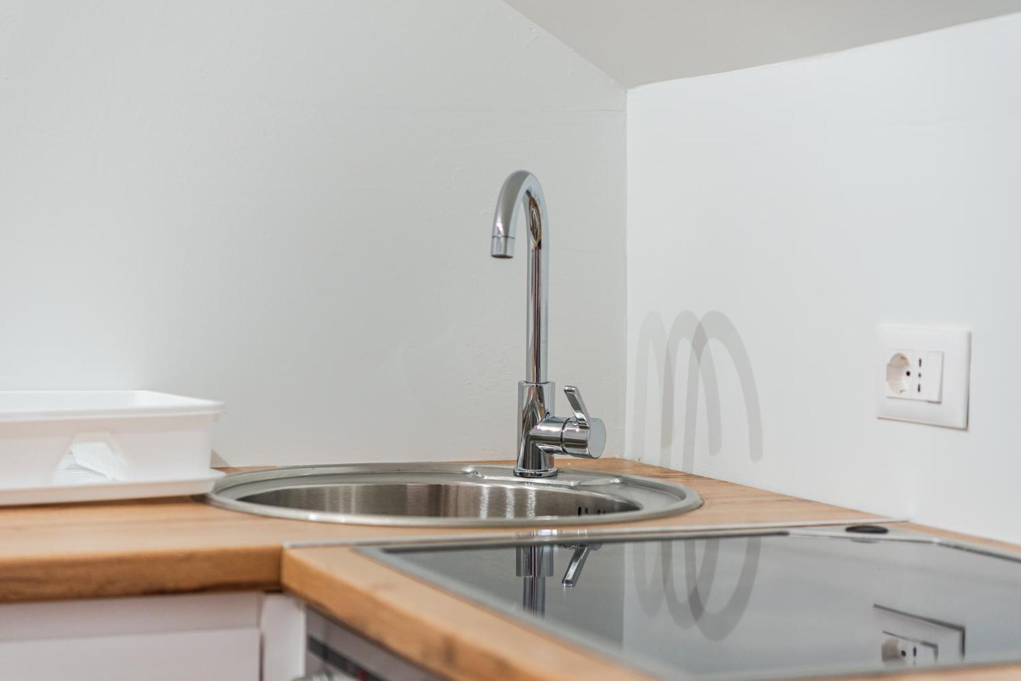 8th Floor Apartments, Golem