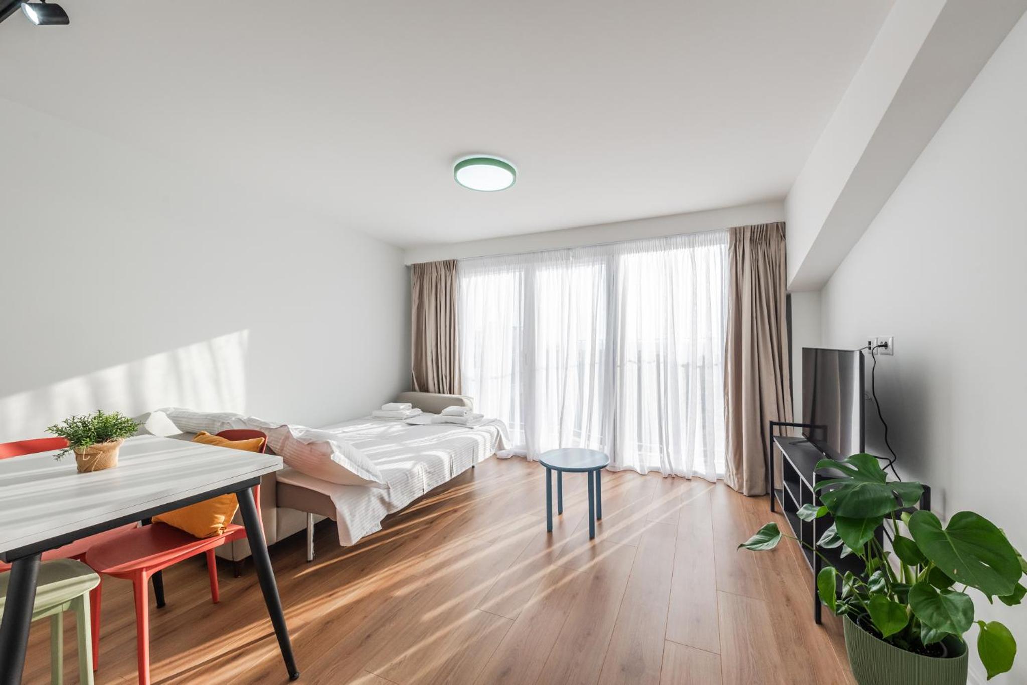 8th Floor Apartments, Golem