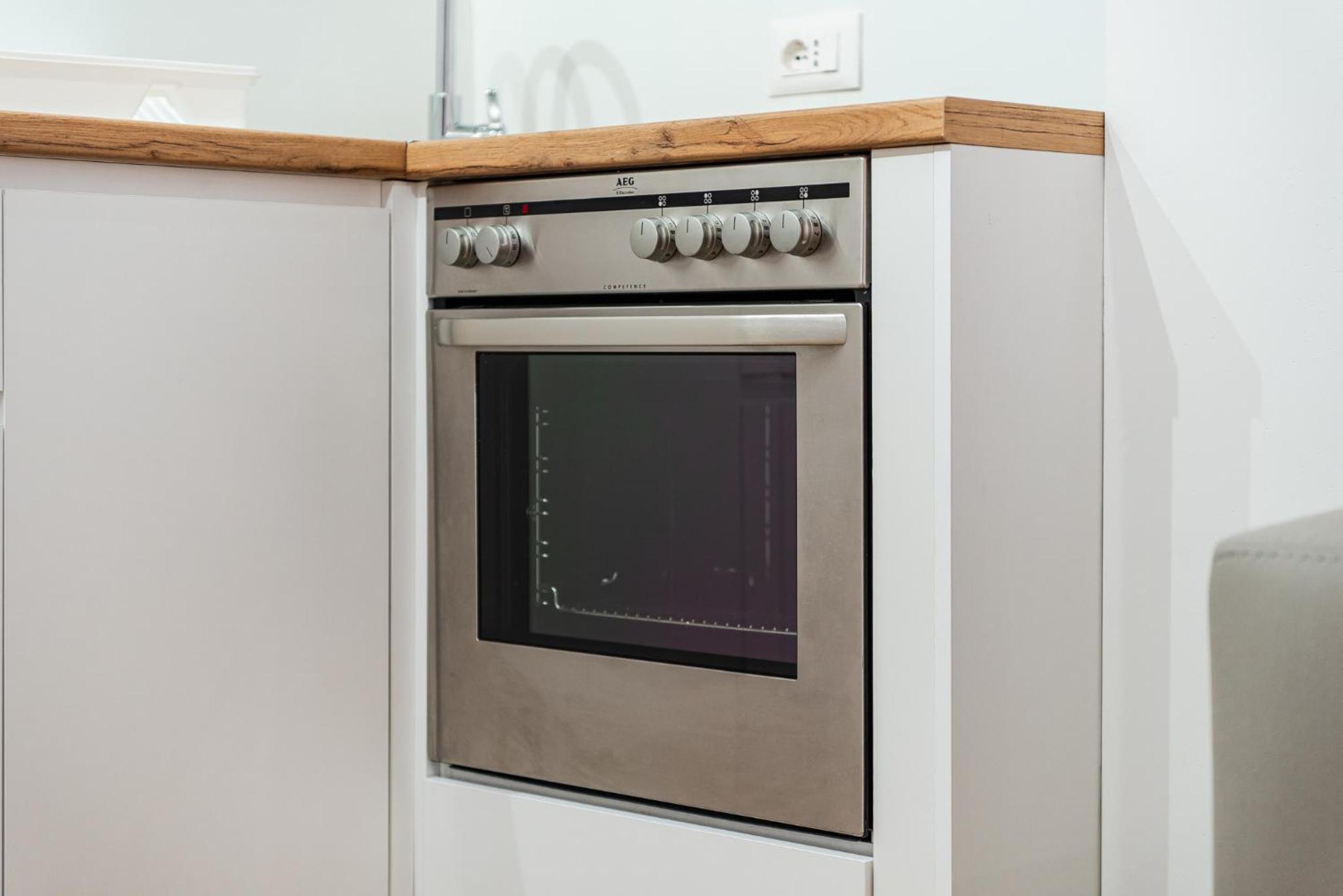 8th Floor Apartments, Golem
