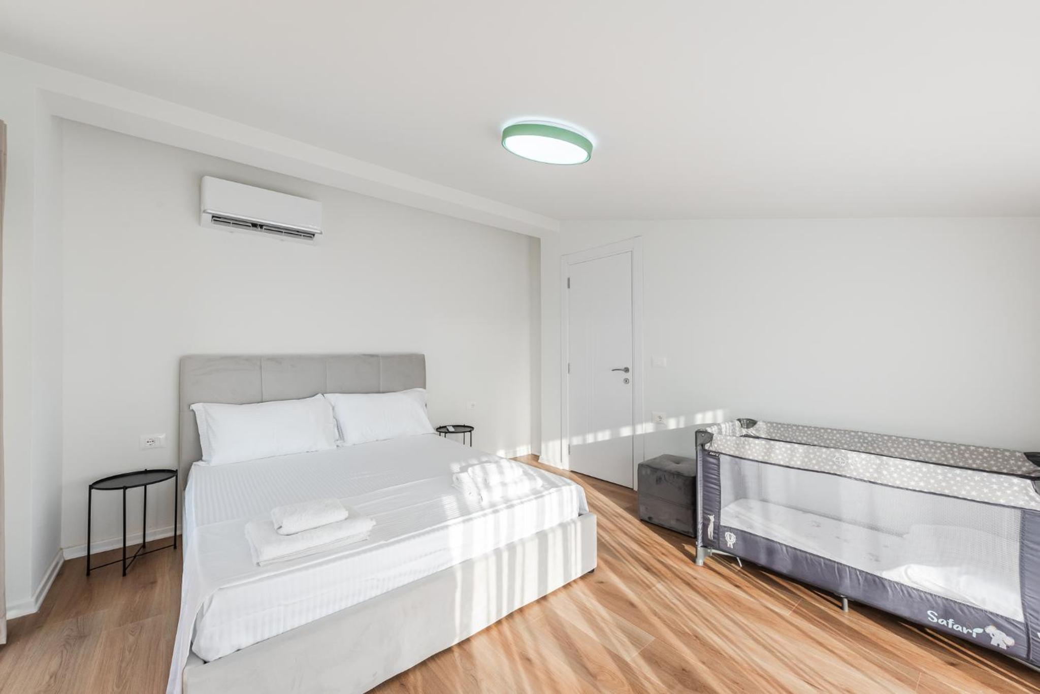 8th Floor Apartments, Golem