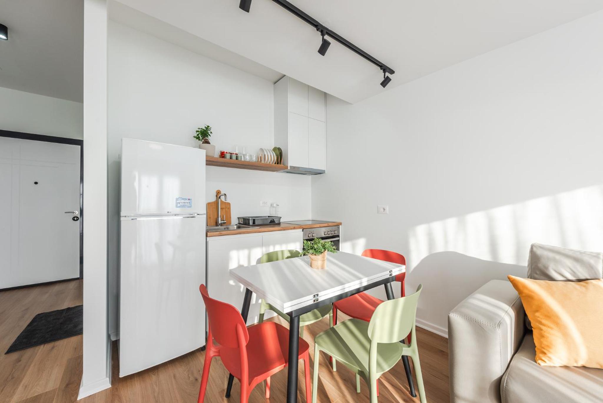 8th Floor Apartments, Golem