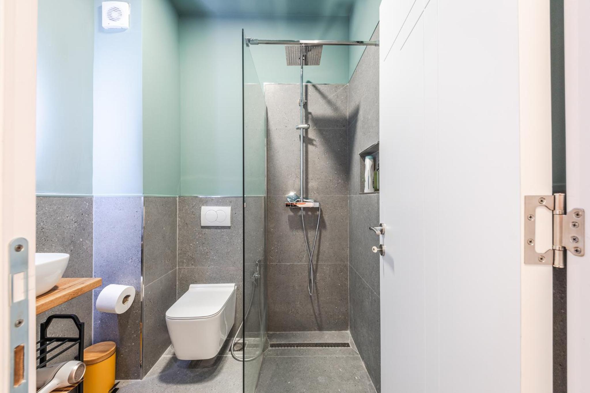 8th Floor Apartments, Golem