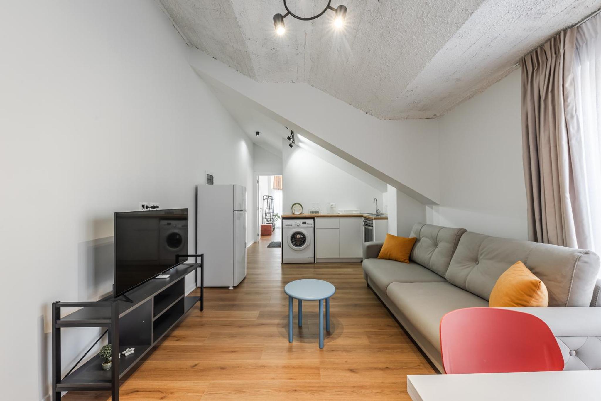 8th Floor Apartments, Golem