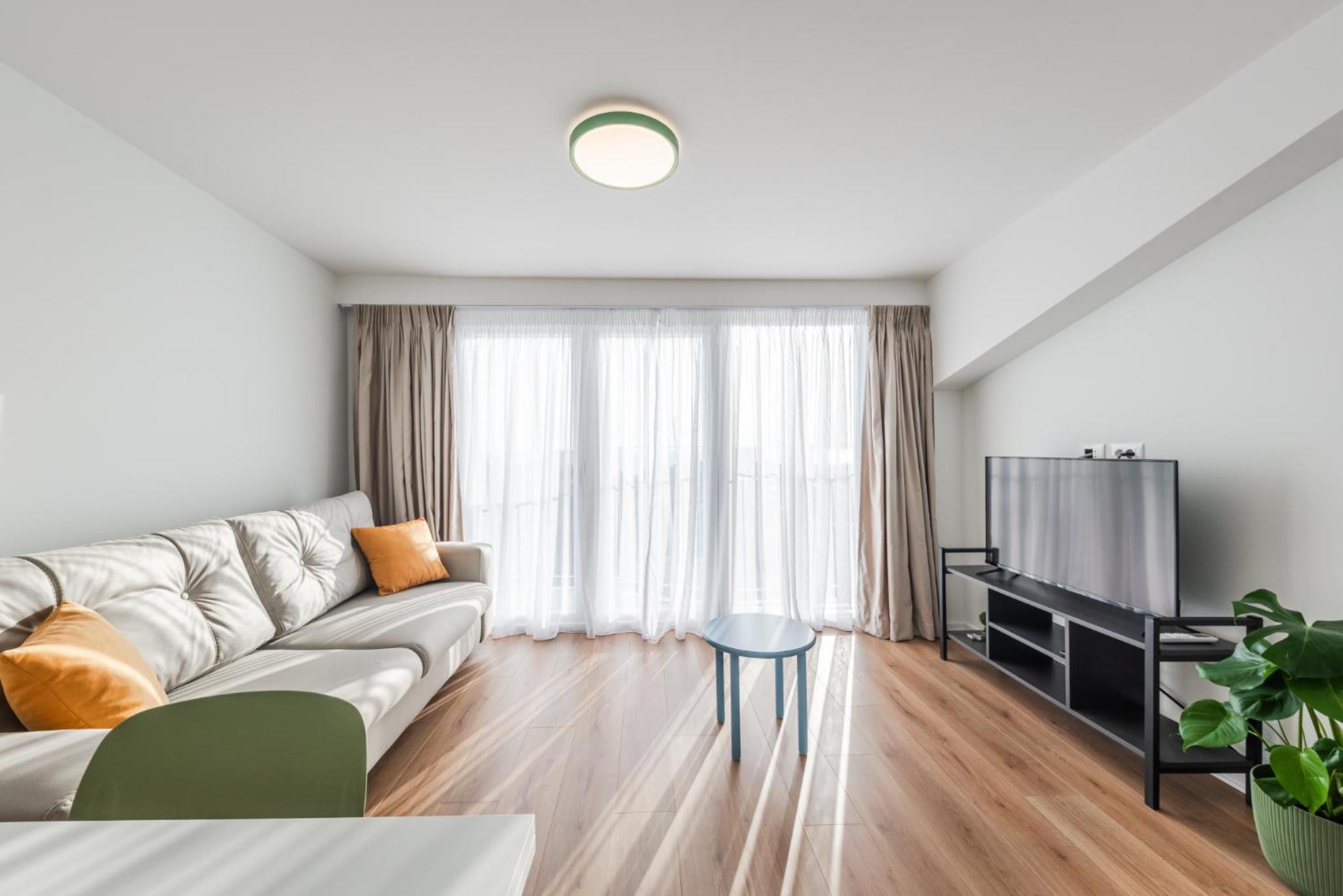 8th Floor Apartments, Golem