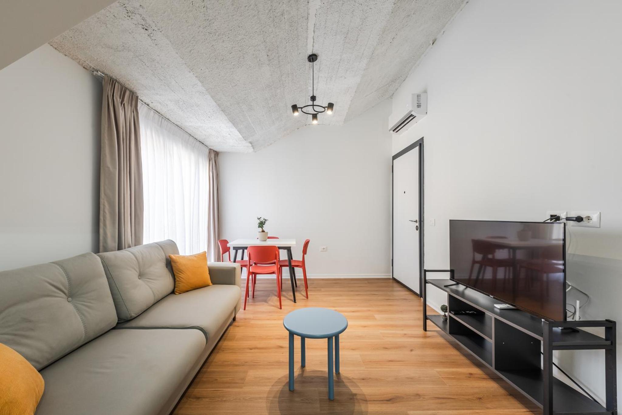 8th Floor Apartments, Golem