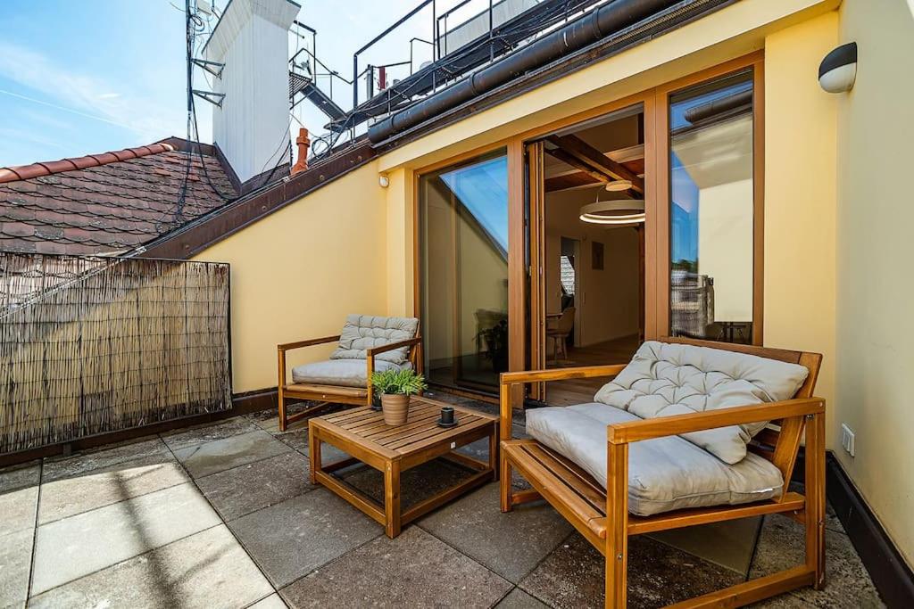 Fantastic Attic Apt with big Terrace
