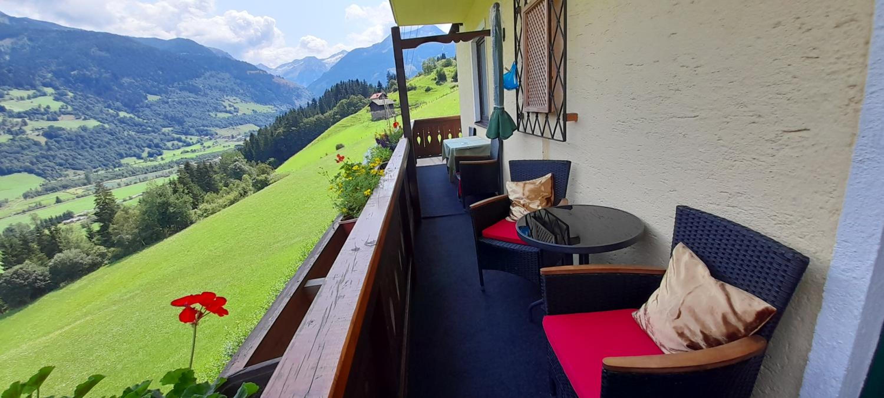 Ferienwohnung am Krausberghof mit Balkon und Parkplatz, Aufenthaltsraum mit Spielmöglichkeiten, Erholung- inmitten der Natur, 6 Fahrminuten zur Alpentherme