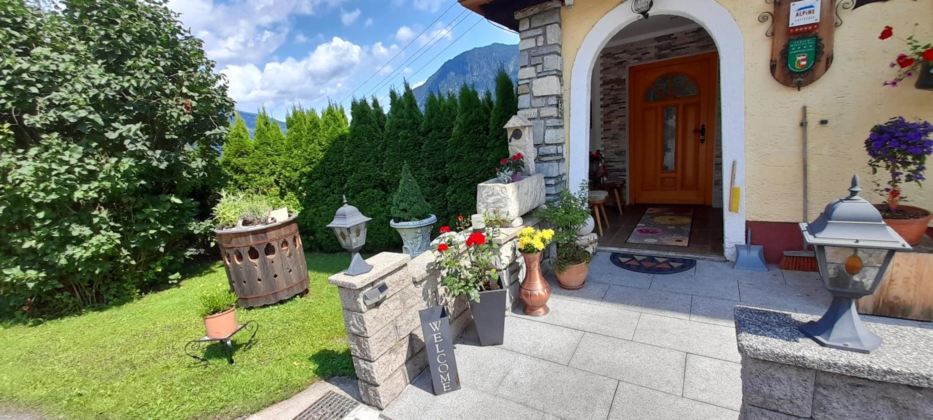 Ferienwohnung am Krausberghof mit Balkon und Parkplatz, Aufenthaltsraum mit Spielmöglichkeiten, Erholung- inmitten der Natur, 6 Fahrminuten zur Alpentherme