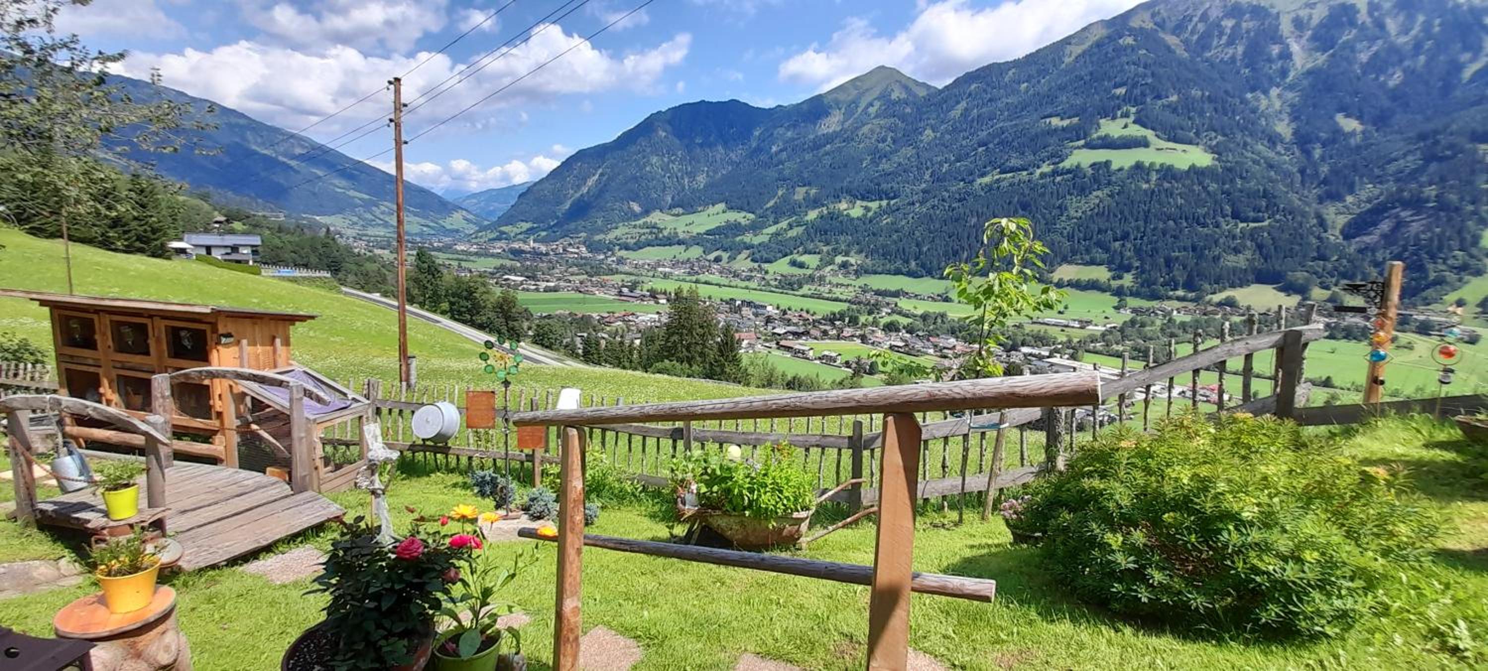 Ferienwohnung am Krausberghof mit Balkon und Parkplatz, Aufenthaltsraum mit Spielmöglichkeiten, Erholung- inmitten der Natur, 6 Fahrminuten zur Alpentherme