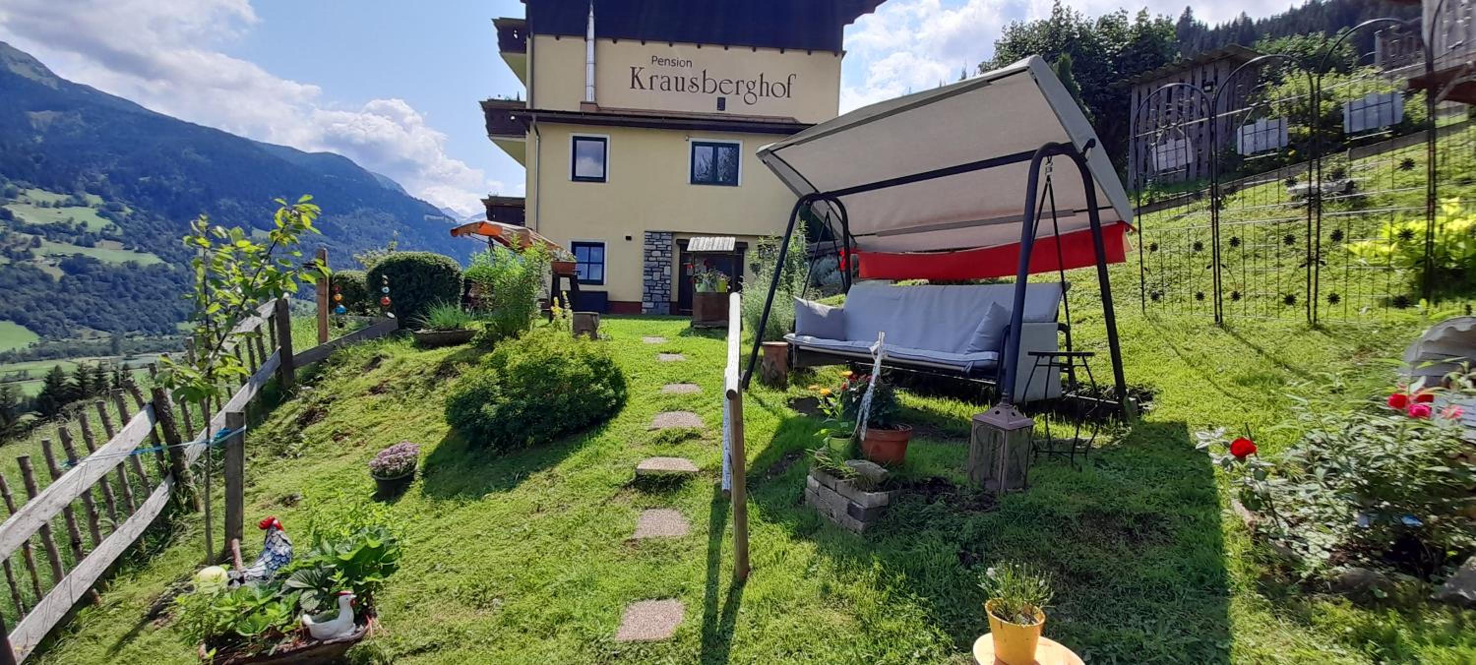 Ferienwohnung am Krausberghof mit Balkon und Parkplatz, Aufenthaltsraum mit Spielmöglichkeiten, Erholung- inmitten der Natur, 6 Fahrminuten zur Alpentherme