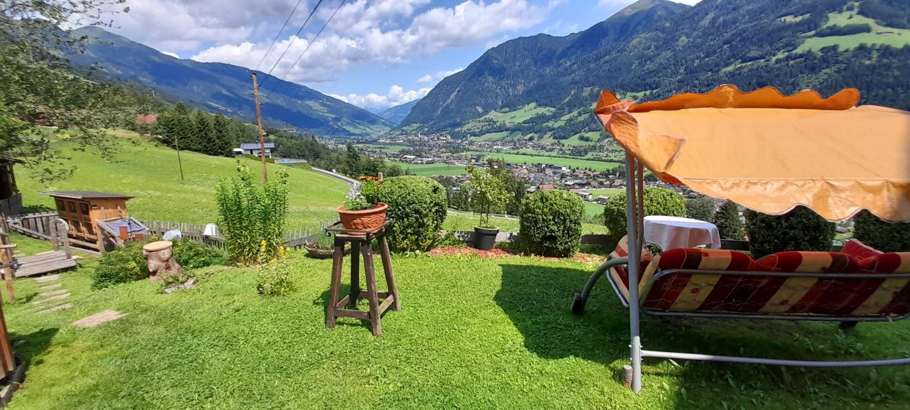 Ferienwohnung am Krausberghof mit Balkon und Parkplatz, Aufenthaltsraum mit Spielmöglichkeiten, Erholung- inmitten der Natur, 6 Fahrminuten zur Alpentherme