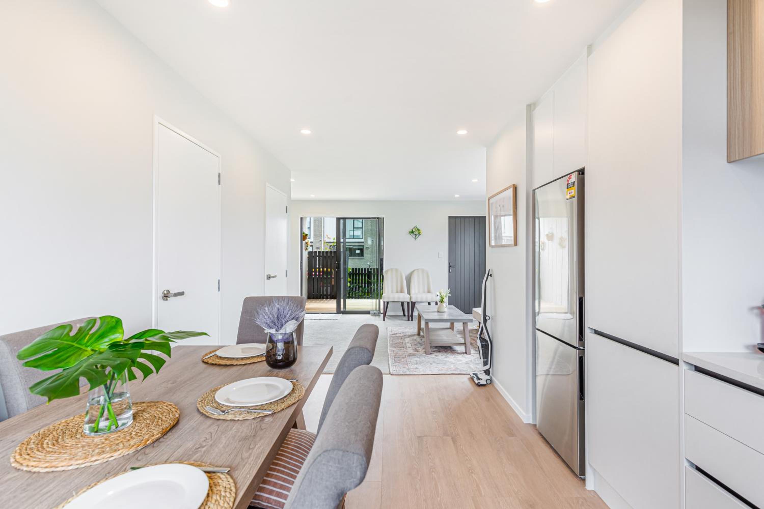 BRAND NEW 3BR townhouse - 10 Mins to Airport view 2