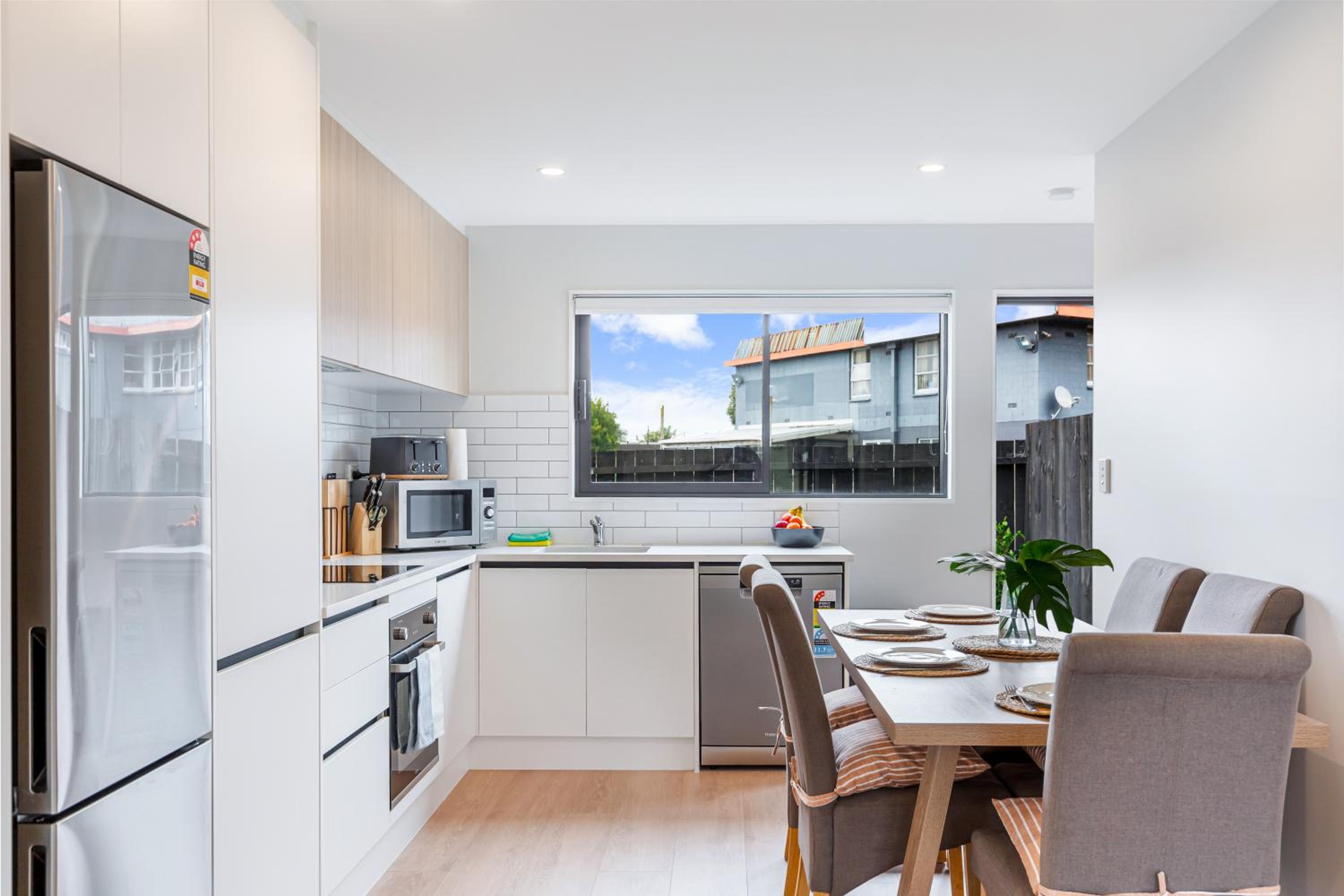 BRAND NEW 3BR townhouse - 10 Mins to Airport view 3