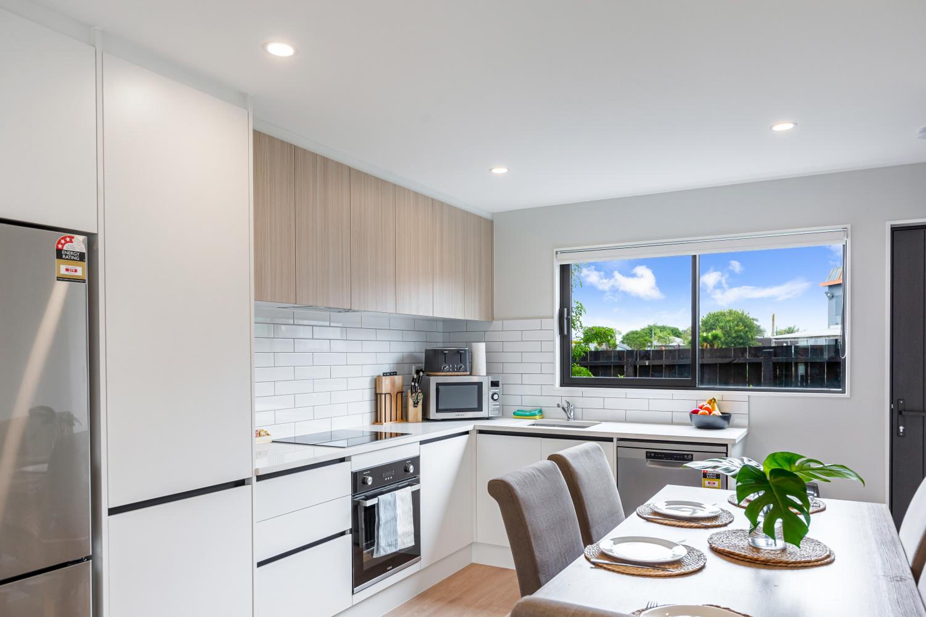 BRAND NEW 3BR townhouse - 10 Mins to Airport view 5