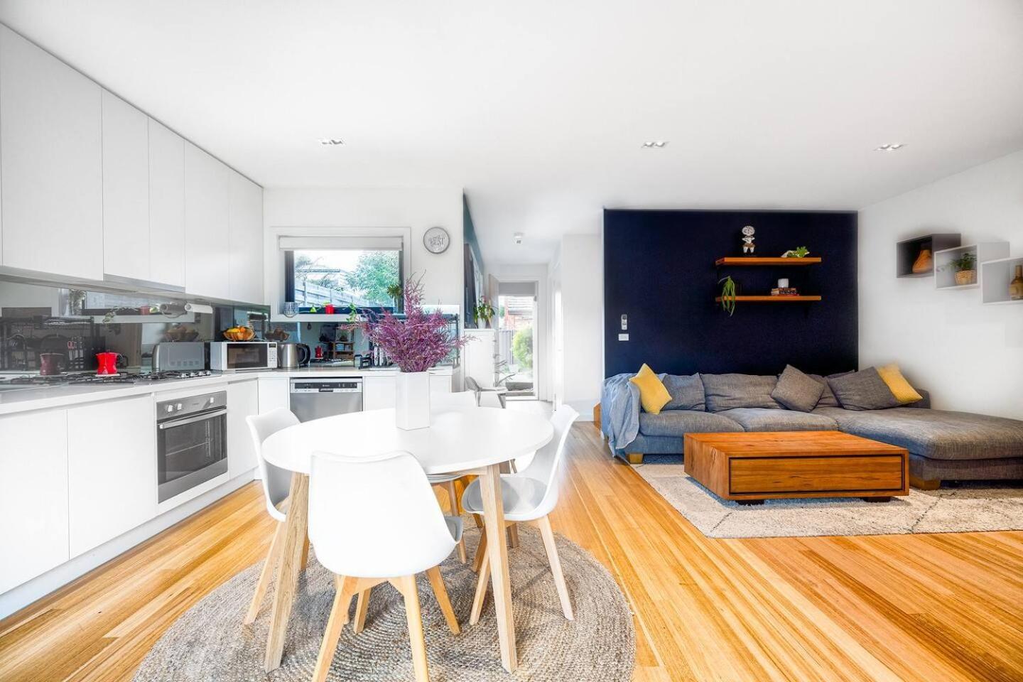 Chic modern home with private backyard and carpark