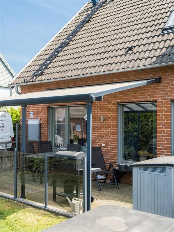 5-Bed-Rooms House with Jacuzzi, Free Parking, and 2 Toilets-Bath in Malmö view 4