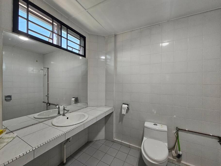 Kuching Luxury Home Landed House 10pax photo 4