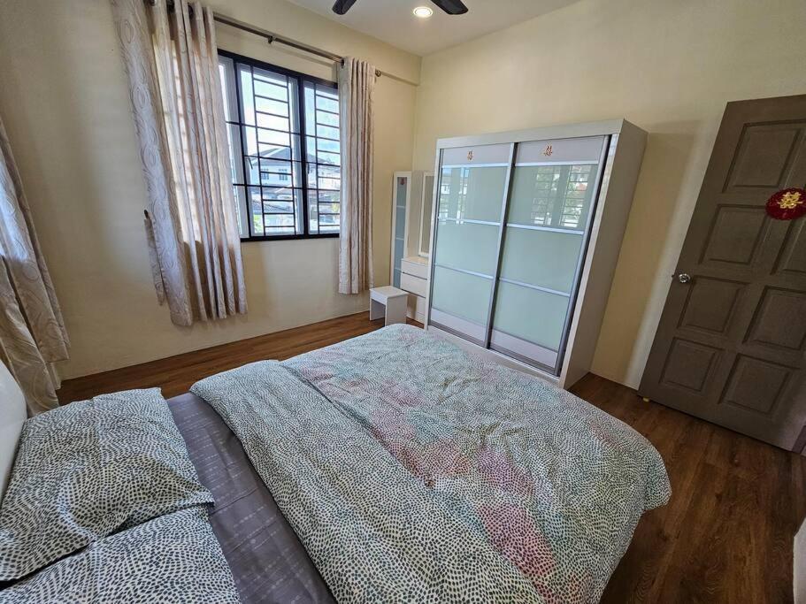 Kuching Luxury Home Landed House 10pax photo 5