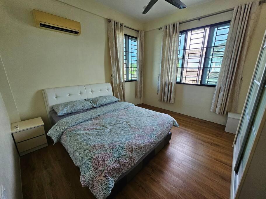 Kuching Luxury Home Landed House 10pax photo 7