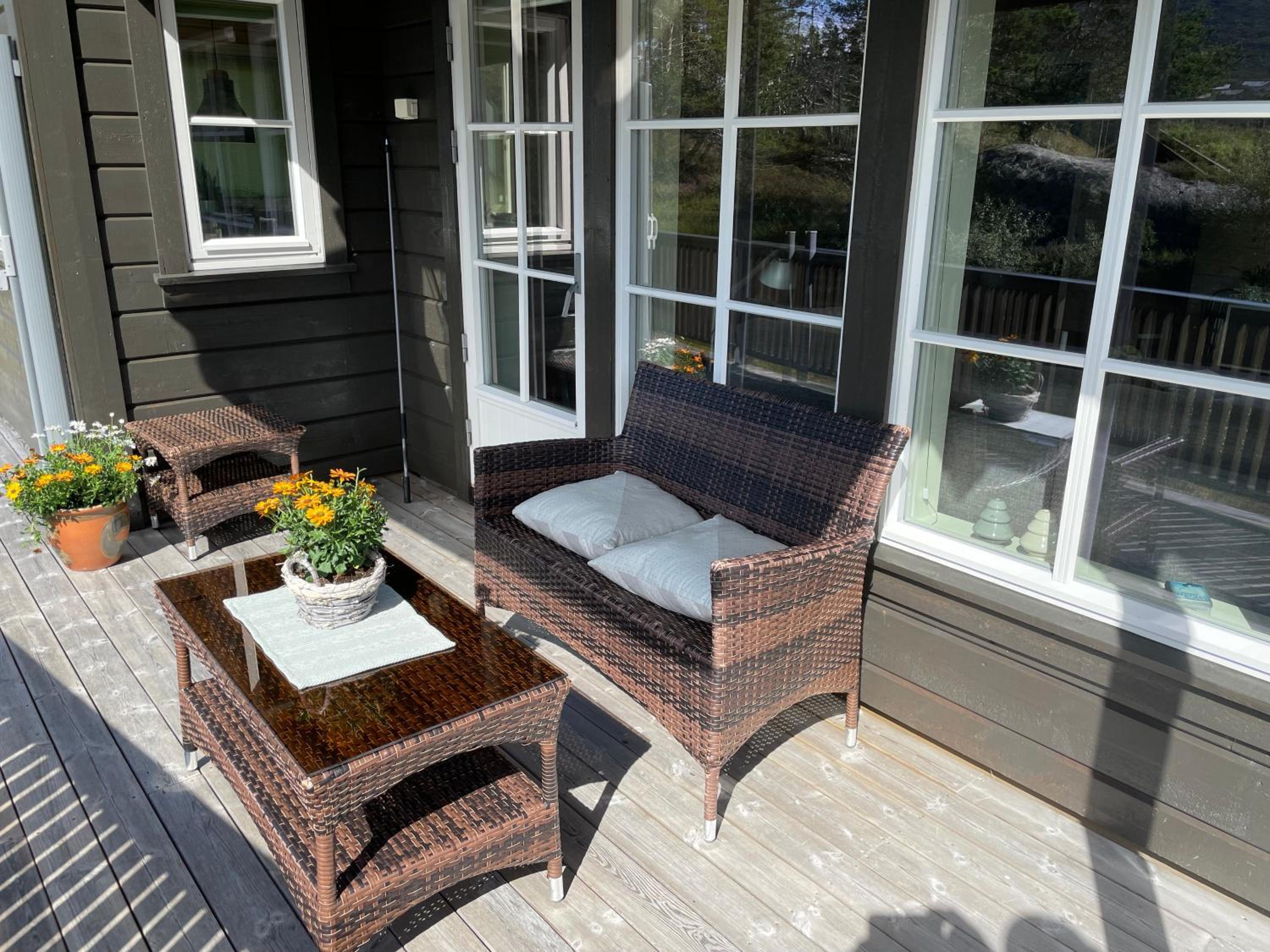 Modern, lovely holidayhome, in quiet nature close to Trolltunga view 2