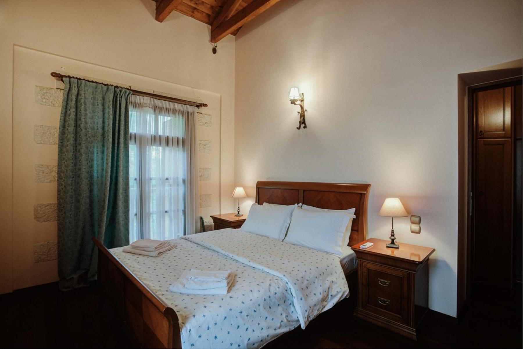 PanThea Stone Villa en Aigio
