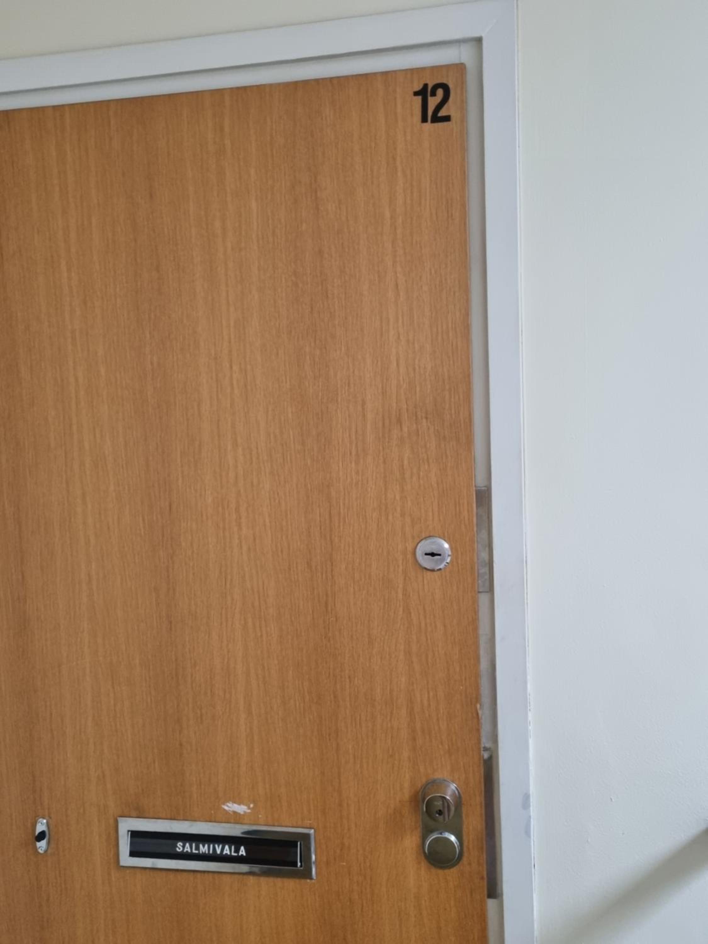 Kompakti yksiö numero 12 pienkerrostalossa