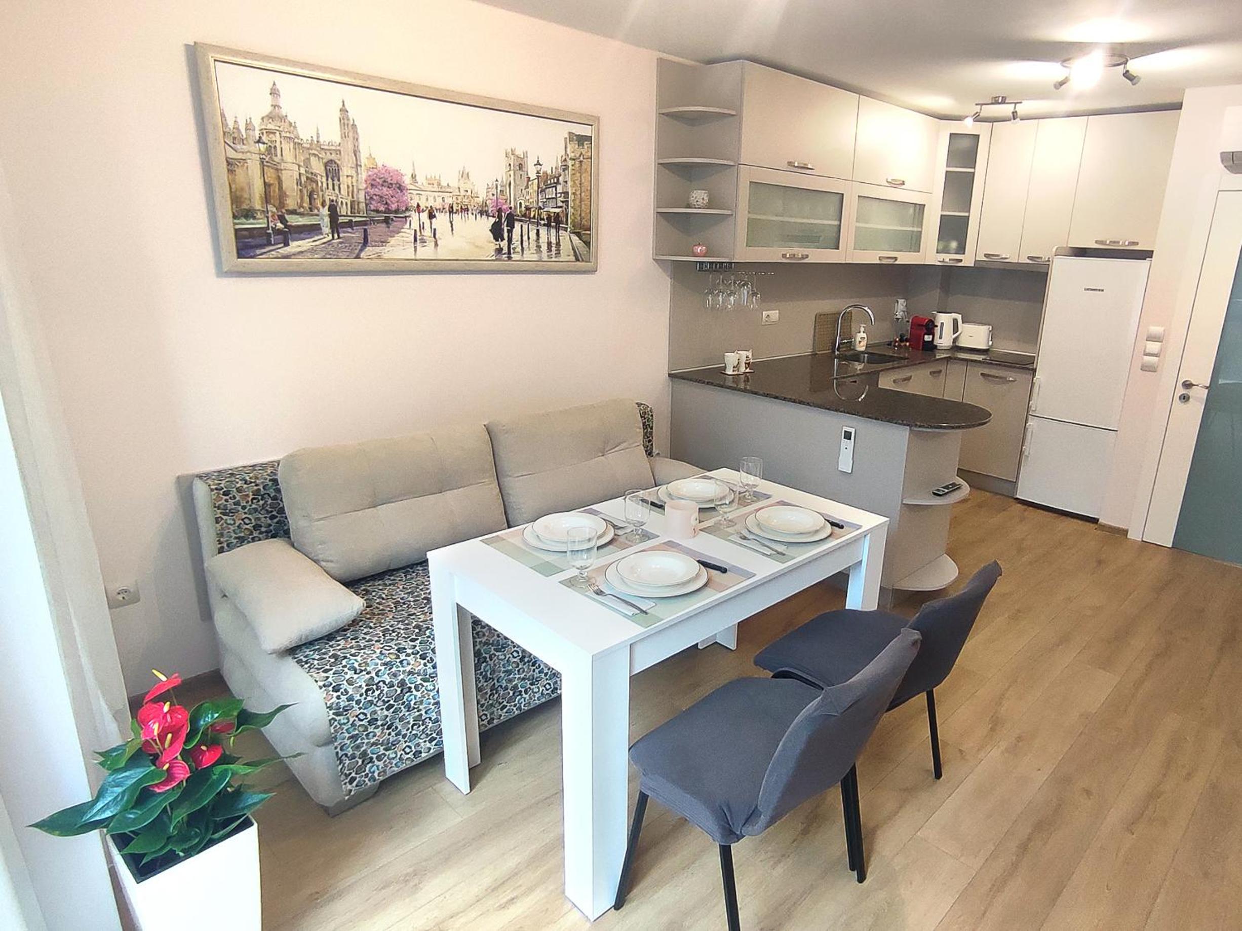 2 Coastal Retreat Apartments