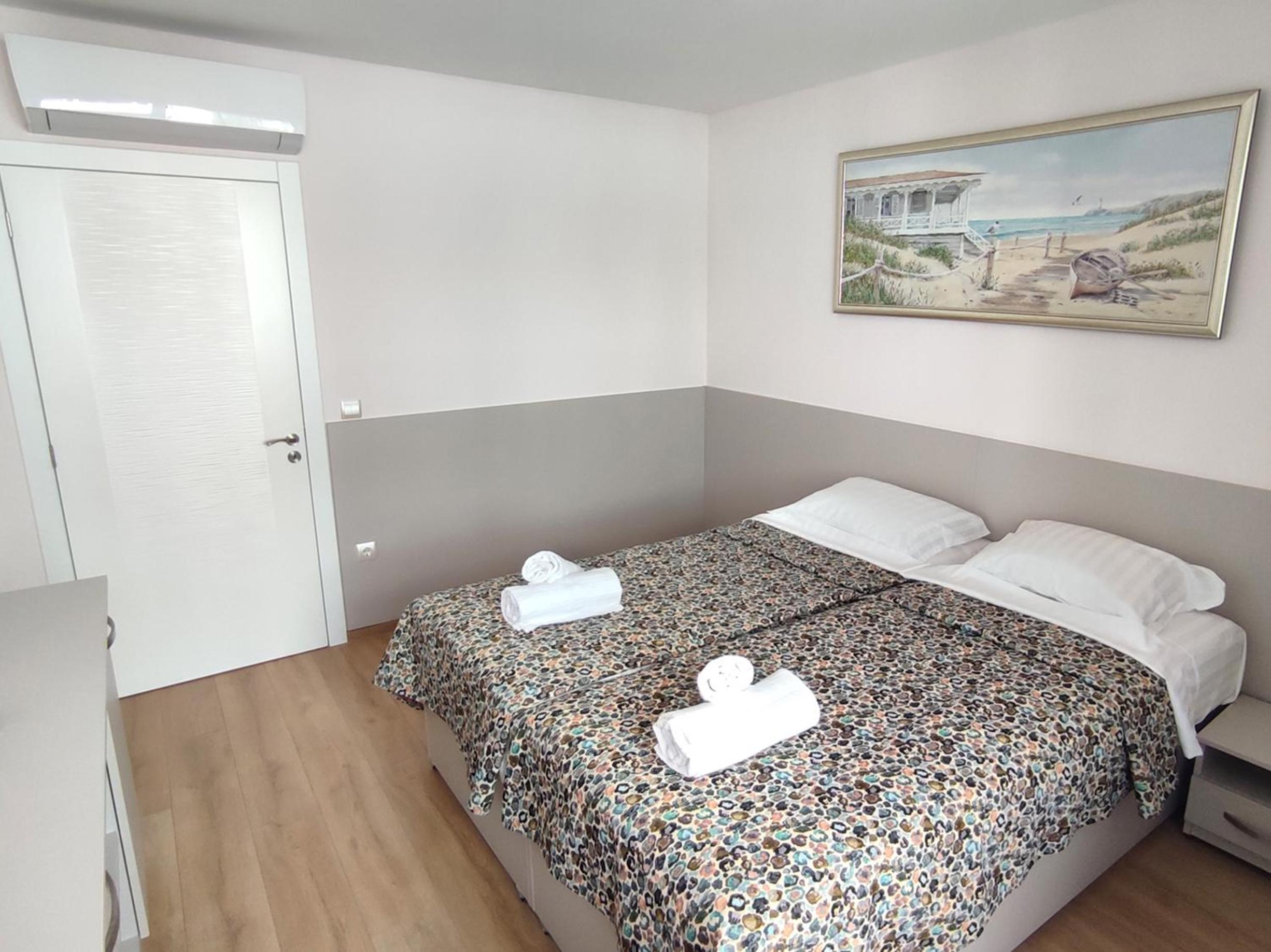 2 Coastal Retreat Apartments