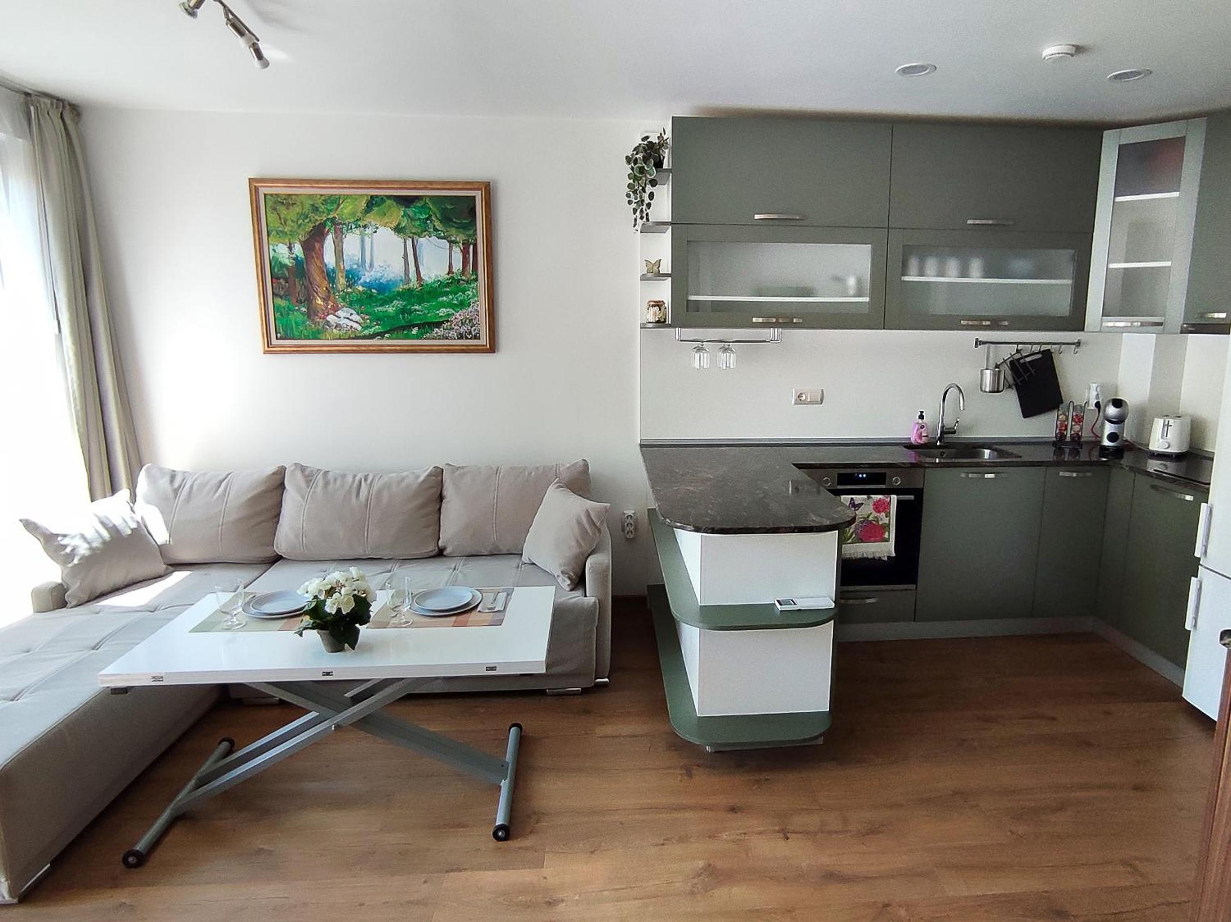 2 Coastal Retreat Apartments