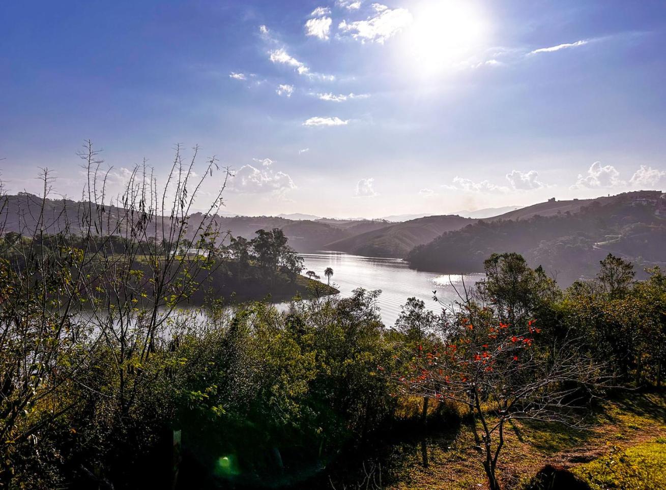 Sitio c vista p represa com lazer - Santa Isabel