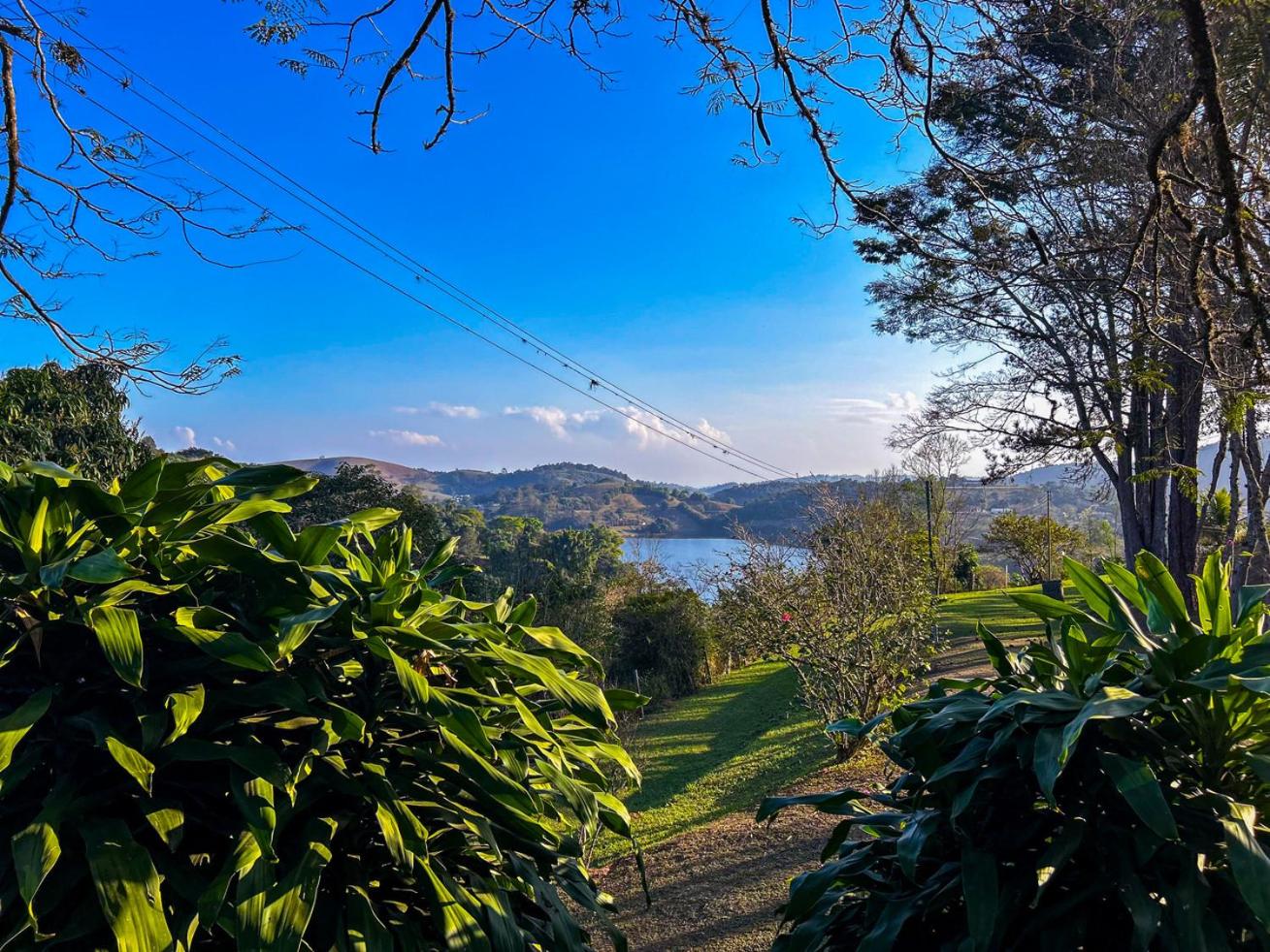 Sitio c vista p represa com lazer - Santa Isabel