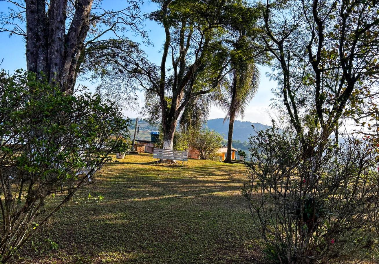Sitio c vista p represa com lazer - Santa Isabel