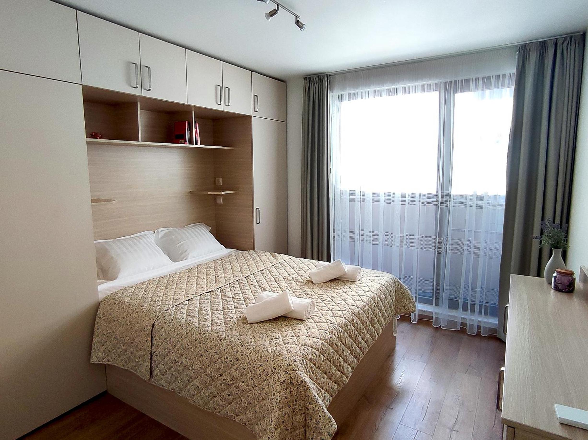 2 Coastal Retreat Apartments