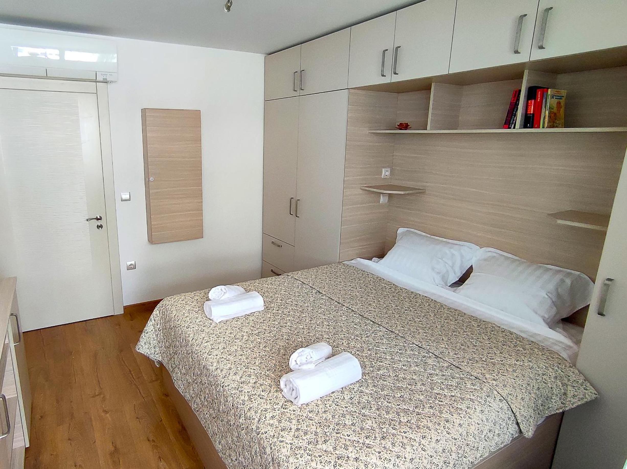 2 Coastal Retreat Apartments