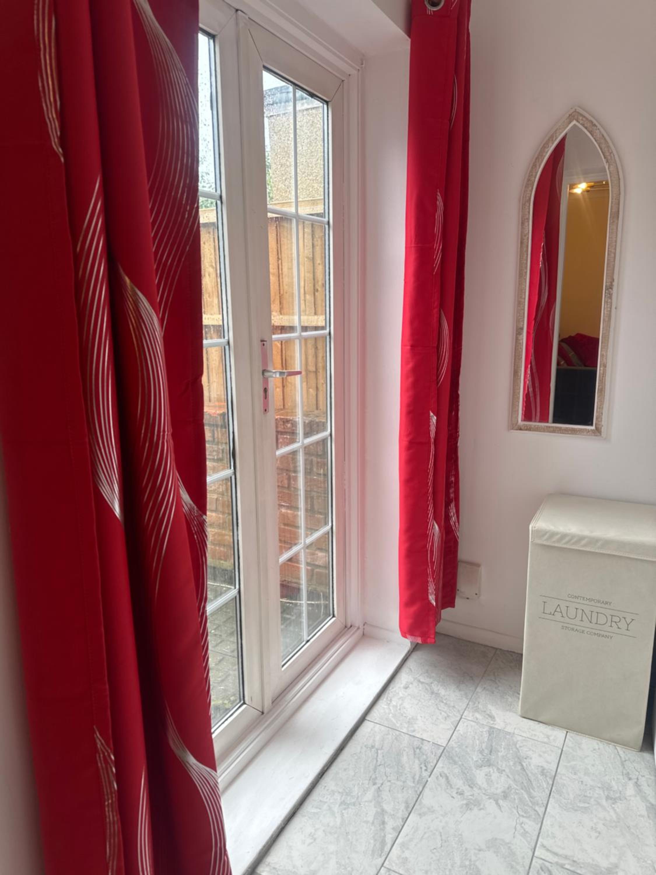 Flourish 3-bedrooms house, 2 bathrooms with WiFi & Netflix view 3