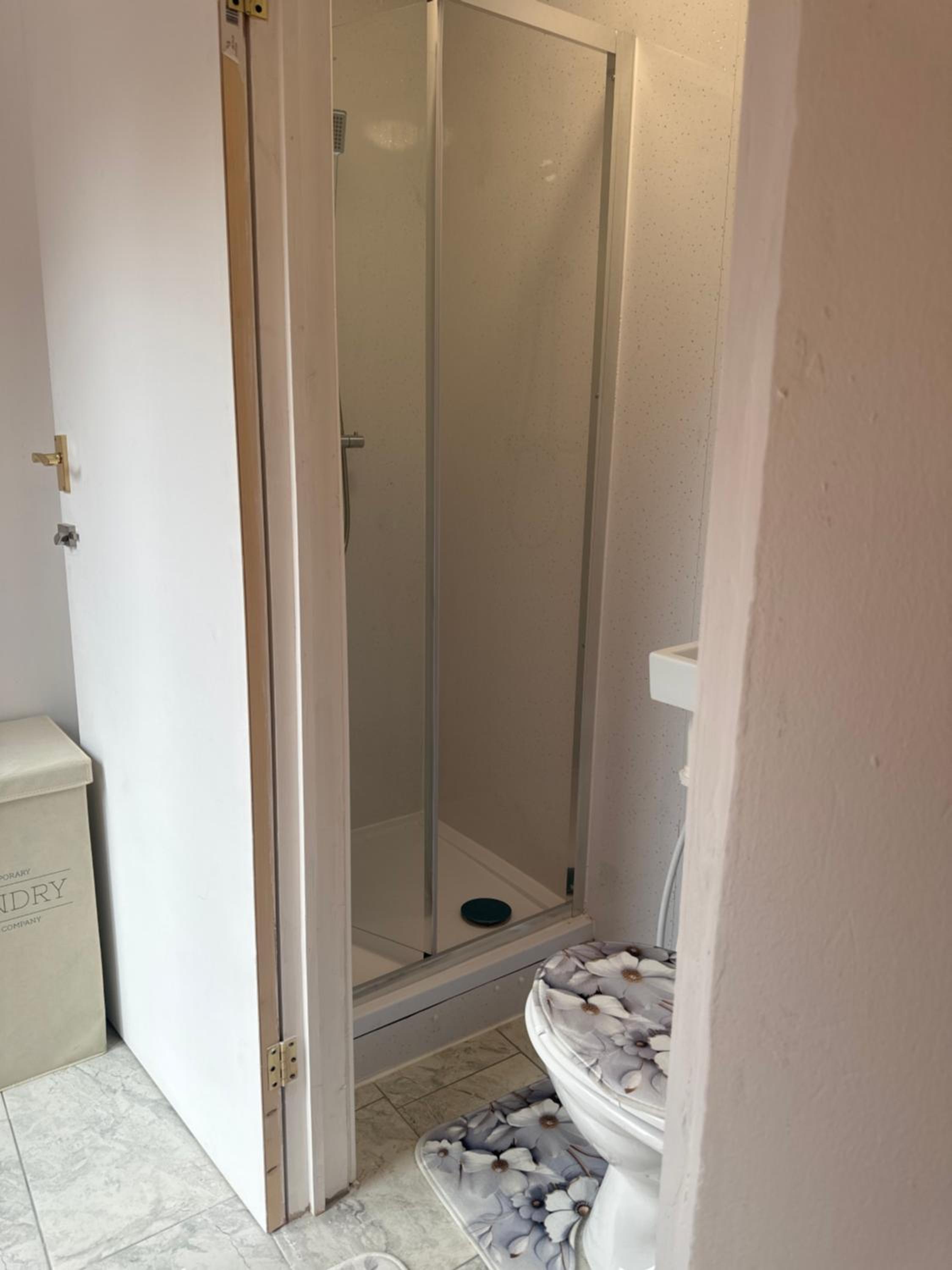 Flourish 3-bedrooms house, 2 bathrooms with WiFi & Netflix view 5