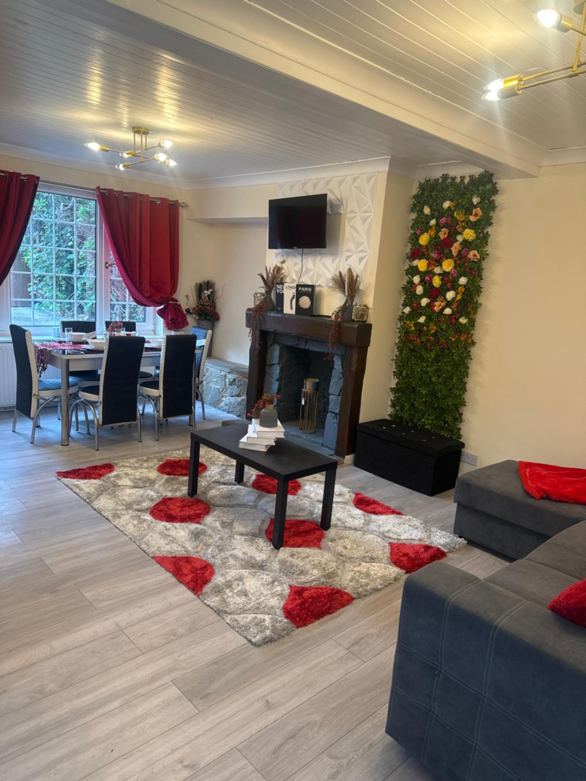 Flourish 3-bedrooms house, 2 bathrooms with WiFi & Netflix view 2
