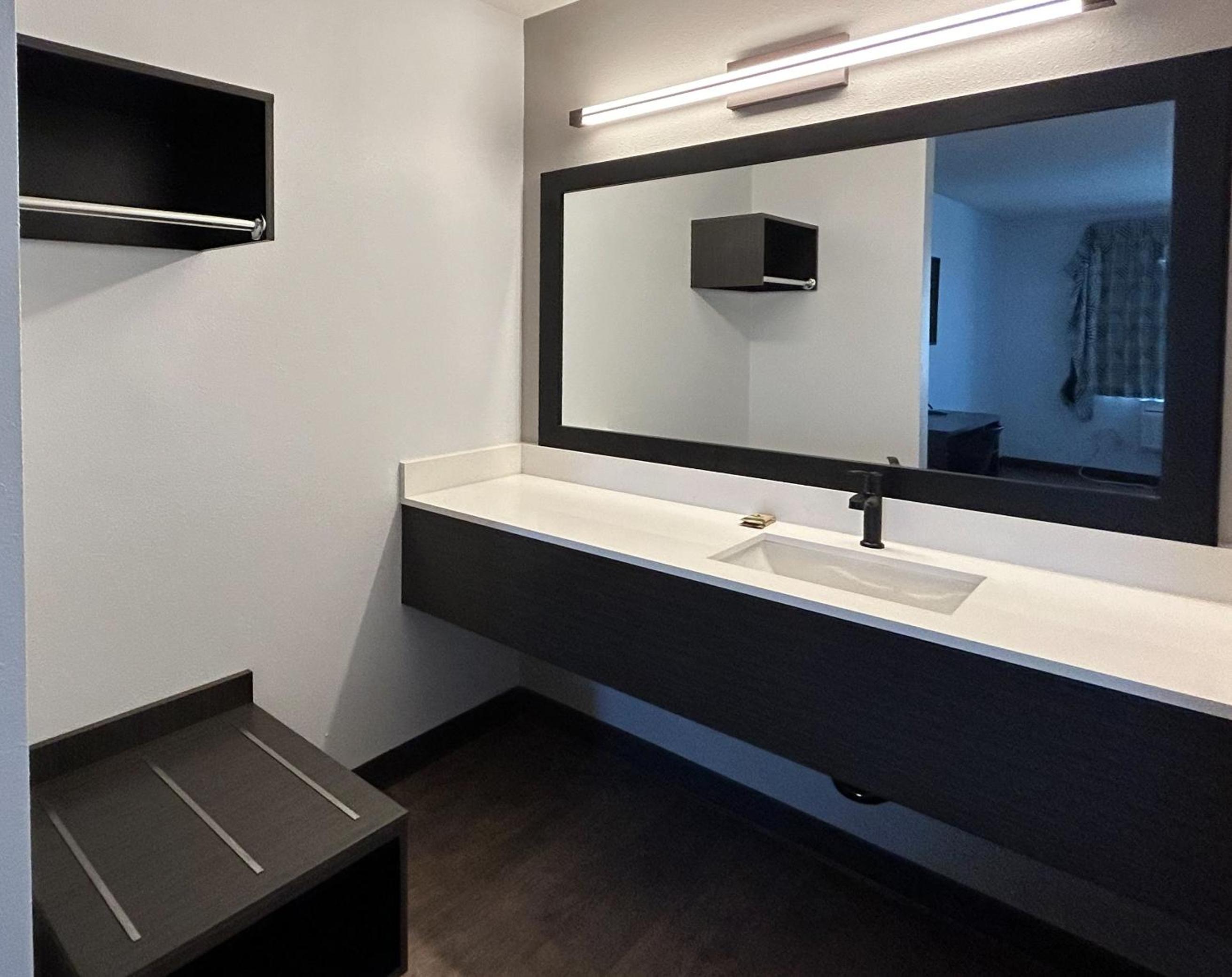 Motel 6 Lake Elsinore, CA - Property Image 7