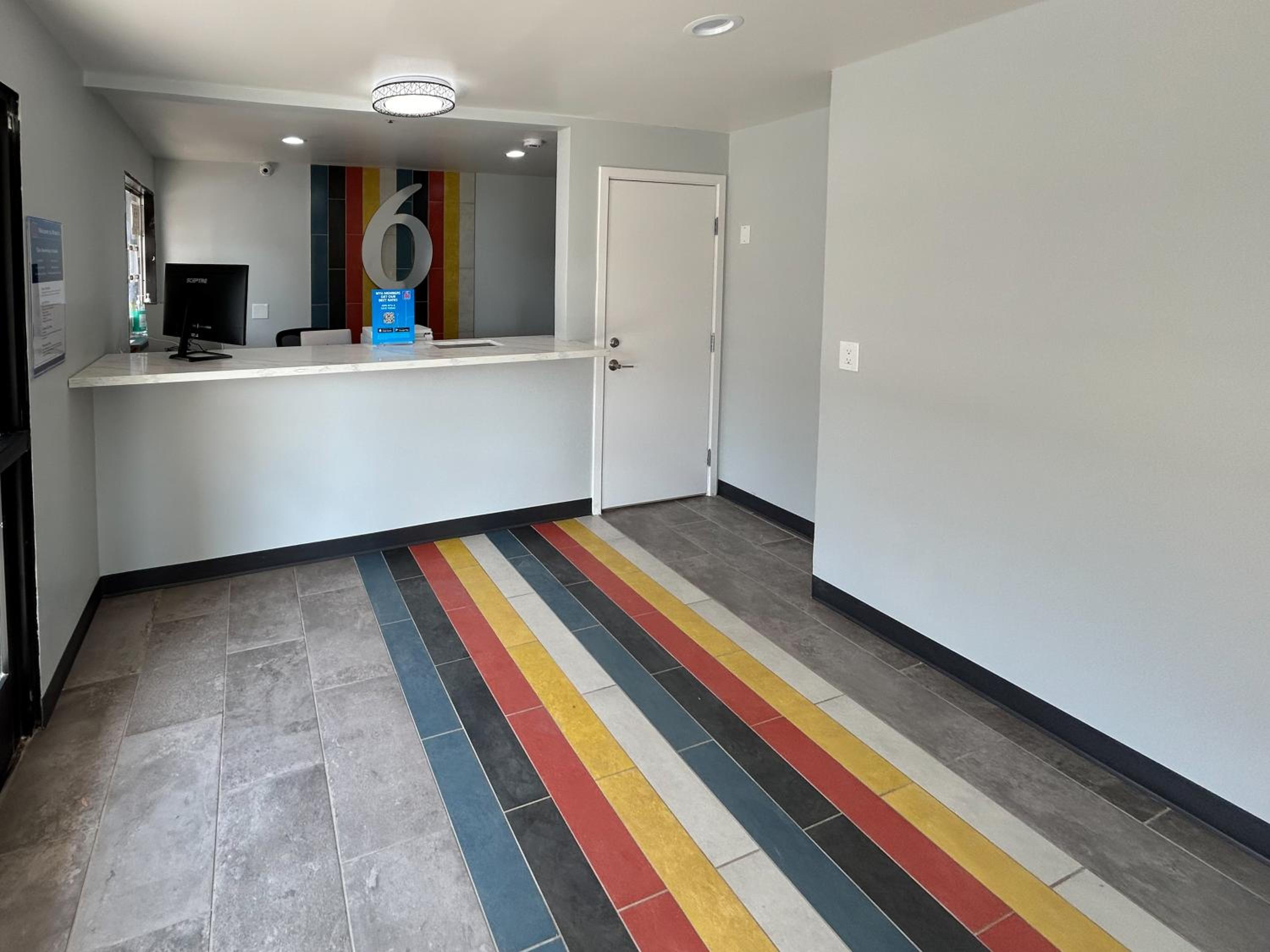 Motel 6 Lake Elsinore, CA - Property Image 2