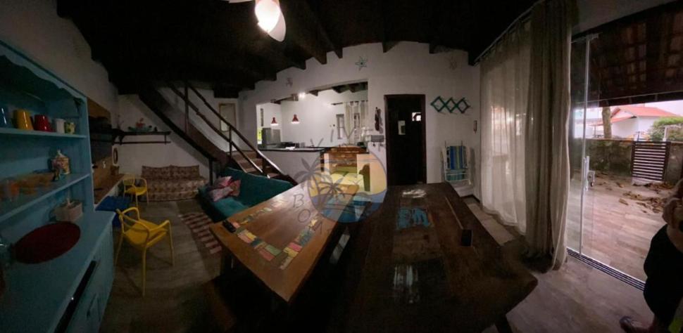 Linda Casa com 03 Dormitórios - 30 Metros até até a Praia
