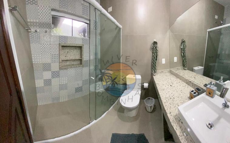 Linda Casa com 03 Dormitórios - 30 Metros até até a Praia