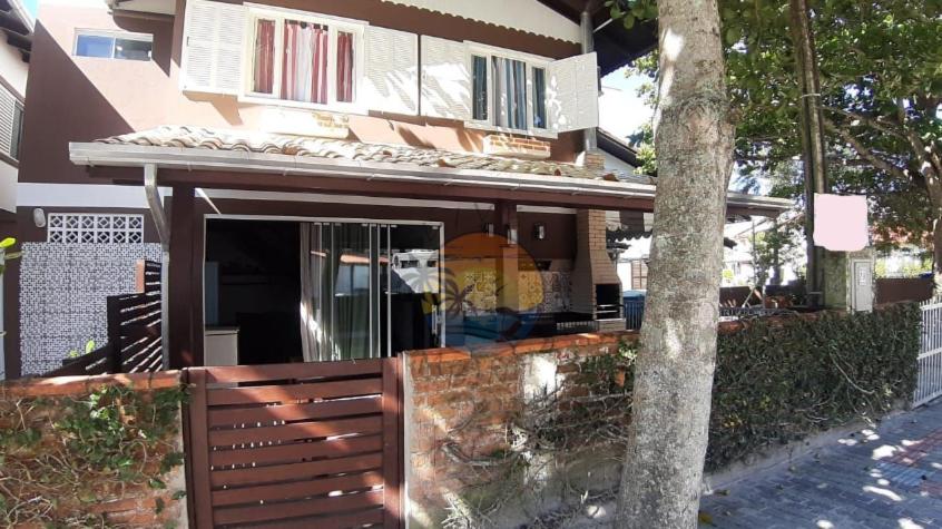 Linda Casa com 03 Dormitórios - 30 Metros até até a Praia