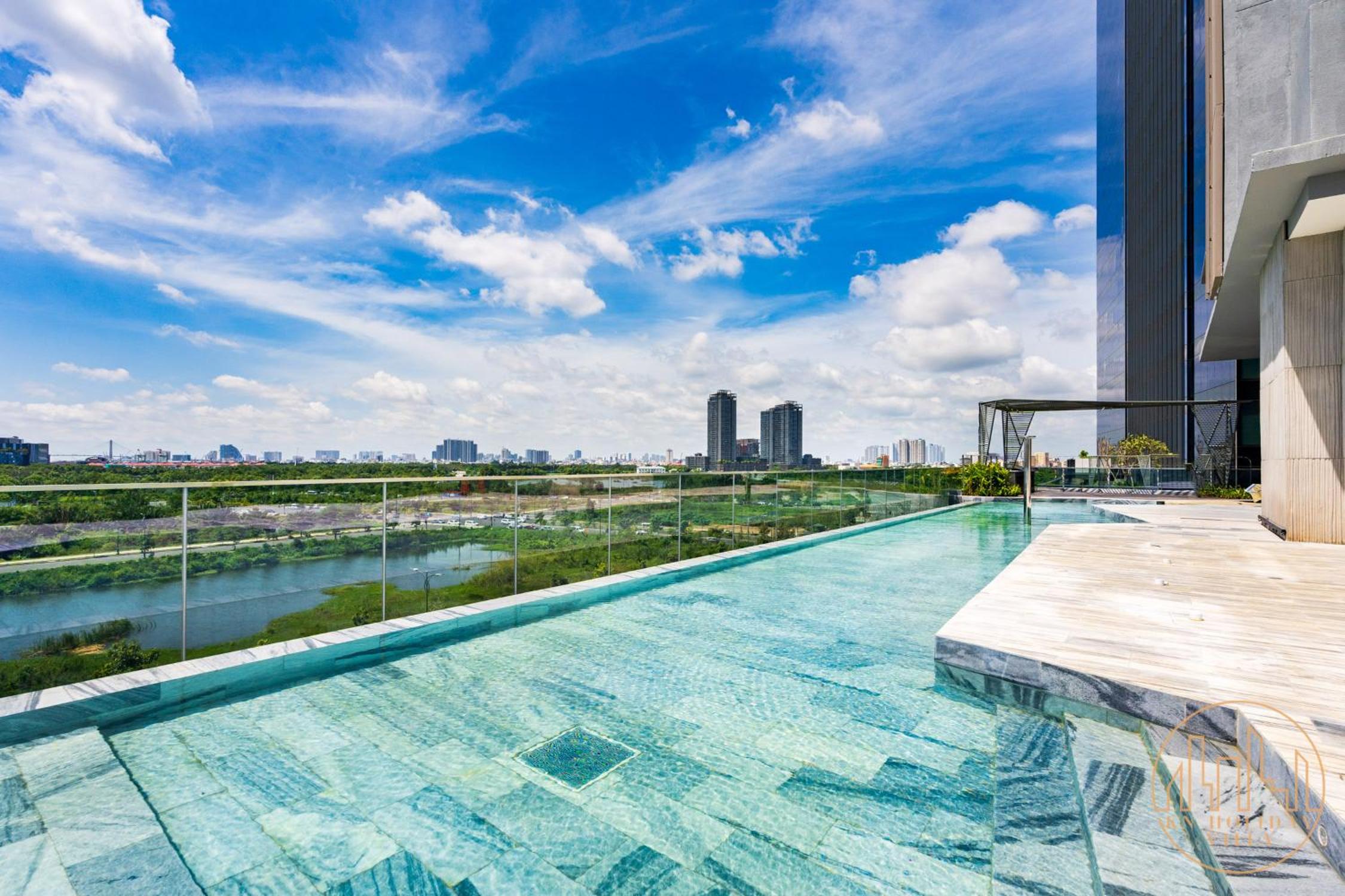 KN Holiday In Metropole Thu Thiem