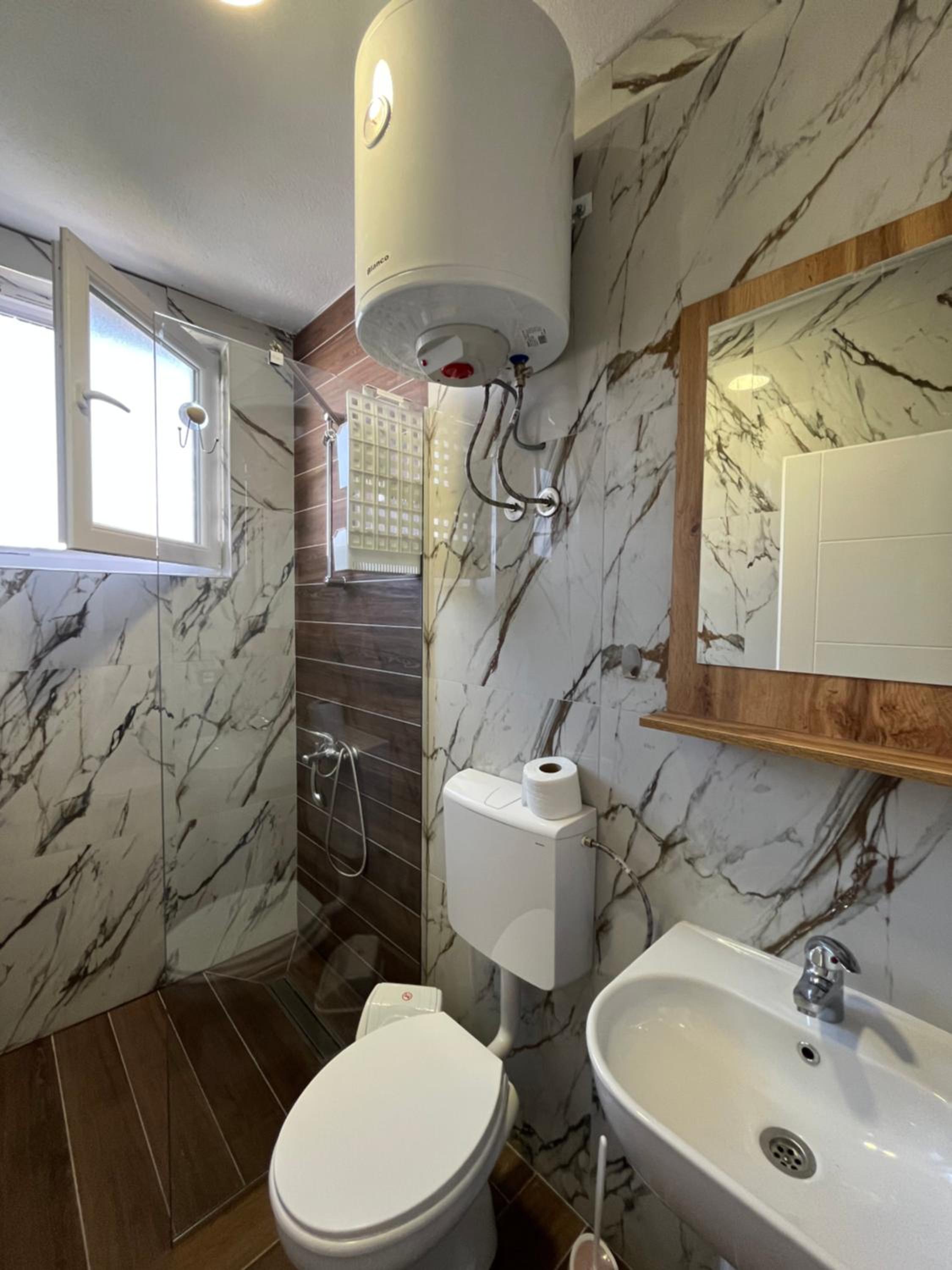 Lotos Apartments
