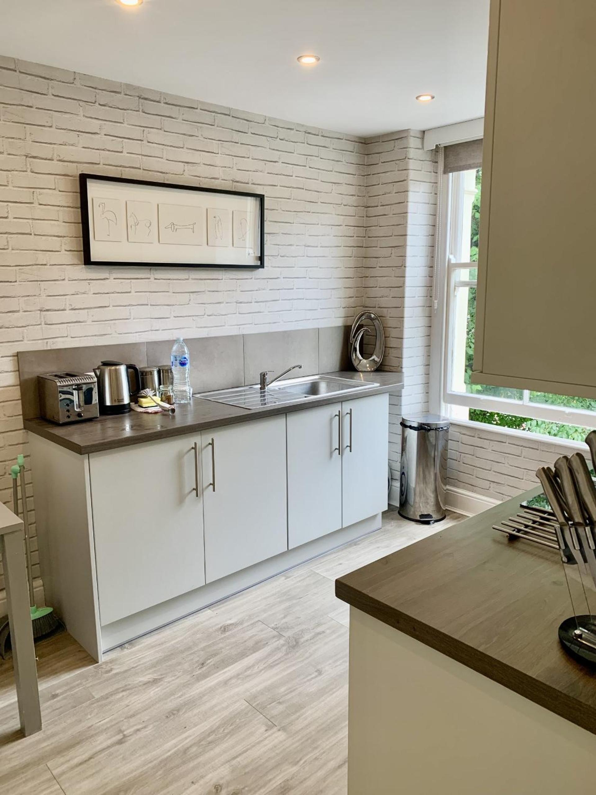 Willesden, Apartment 1, A beautifully furnished one bedroomed apartment in the heart of Llandudno view 5